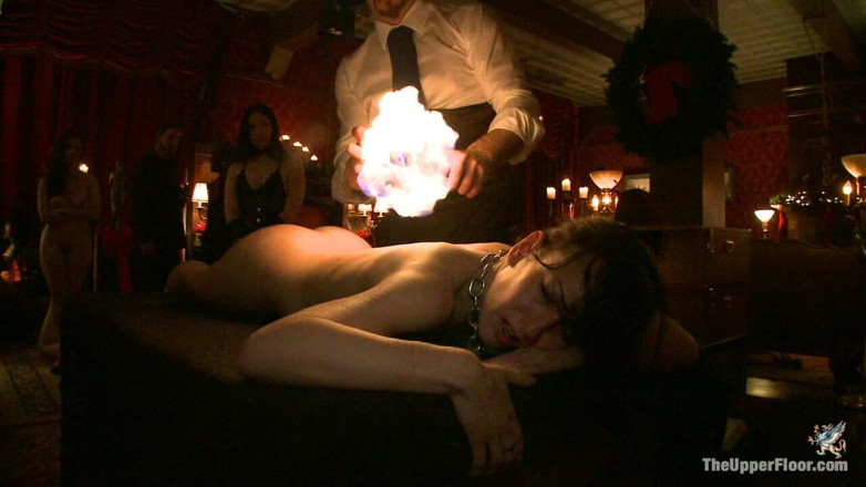 The Upper Floor by Kink: ユールログ