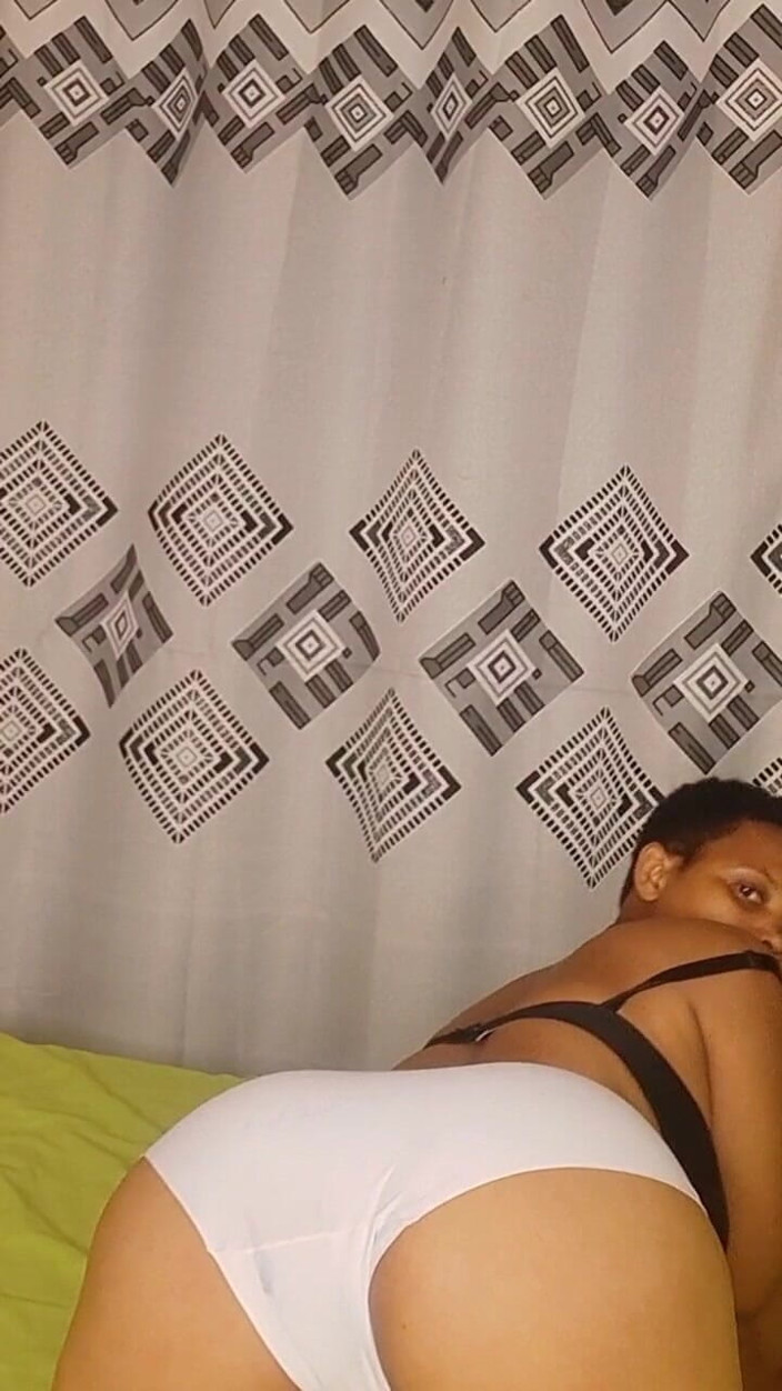 Jocci lena: Que inferno ela está fazendo que é a coisa mais estranha...