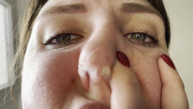 Hottie goddess: Näsa klämning snor dropp pOV
