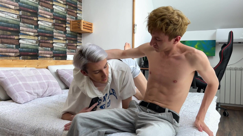 Sandro Jenner: Cha dượng và con riêng của anh ấy đụ một twink dễ...