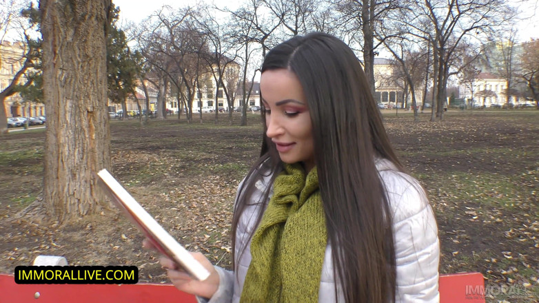 Immoral POV: Tipo afortunado folla el 10 perfecto en el día de San...