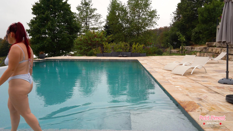 Petitpiment: Ich Masturbiere Am Pool!