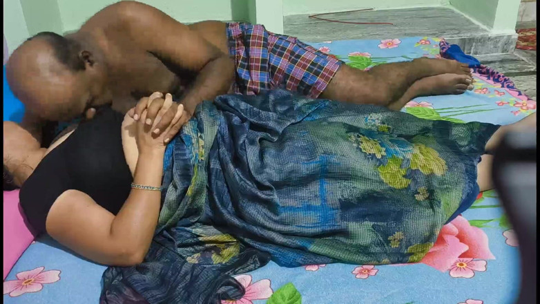 Sexy sindu: Индийская дези романтическая жена занимается сексом со своим мужем