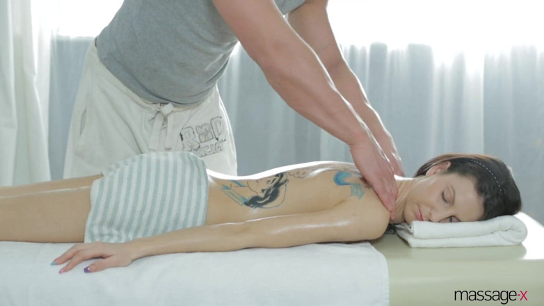Massage X: 그녀의 예쁜 입술에 달콤한 크림