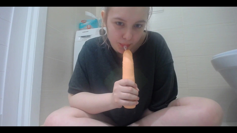 JuiceLussie: Hisap Cakap Kotor Melancap Dengan Dildo