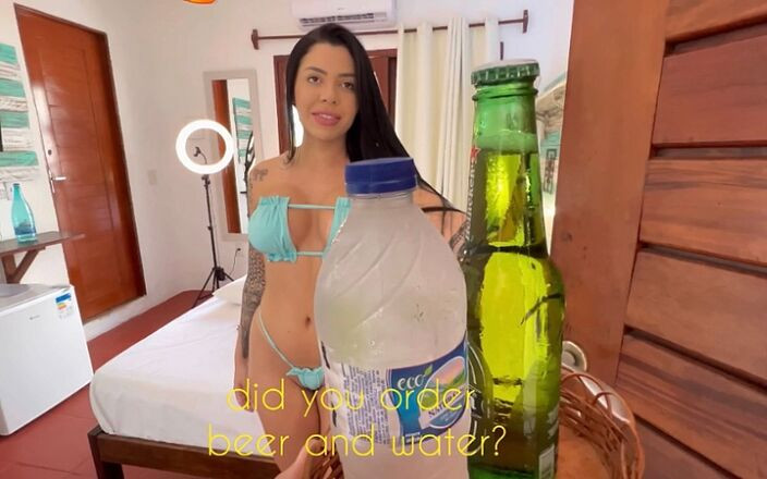 Drii cordeiro: Une brune sexy baise avec Fa, qui était serveur et a...