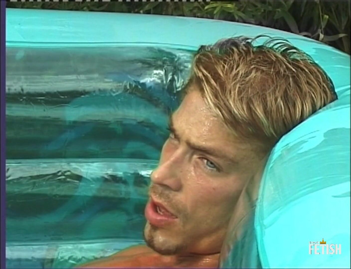 Gay Diaries: Nadržený gay pár si užívá anální sex po naolejování těl