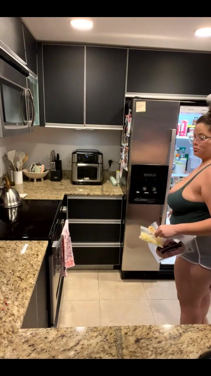 Dani Valentina: Live Stream với Dani Valentina