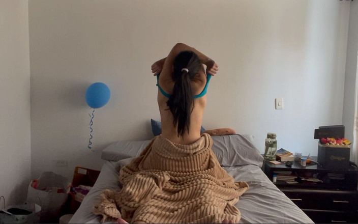 zoemelissa: Lesbianas calientes follan con resaca después de la fiesta