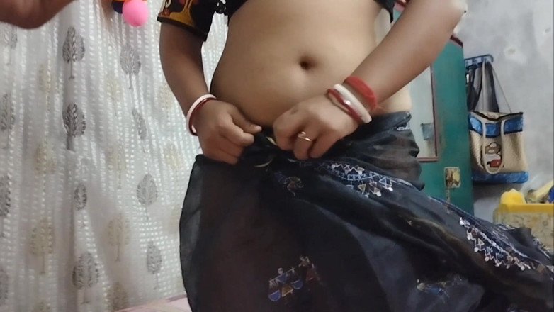 Bongsoniya69: Bhabhi zeigt muschi in schwarzem sari