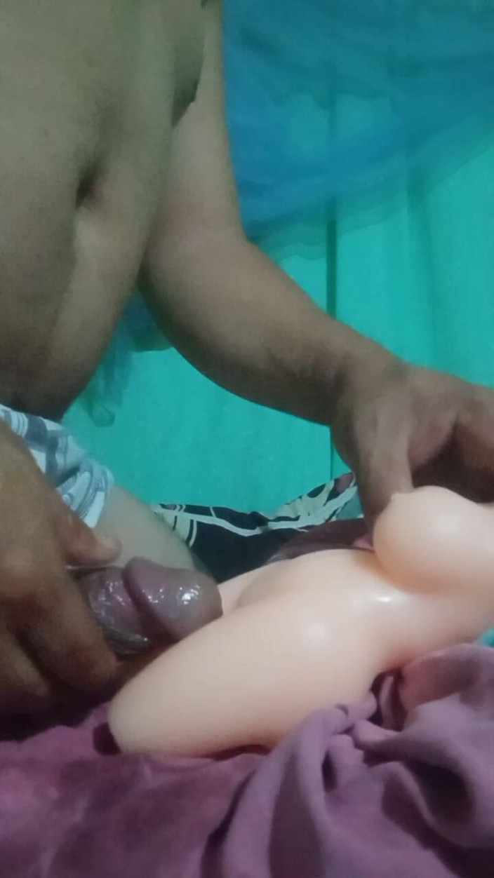 Talahib23: Allungo la figa stretta della mia bambina.