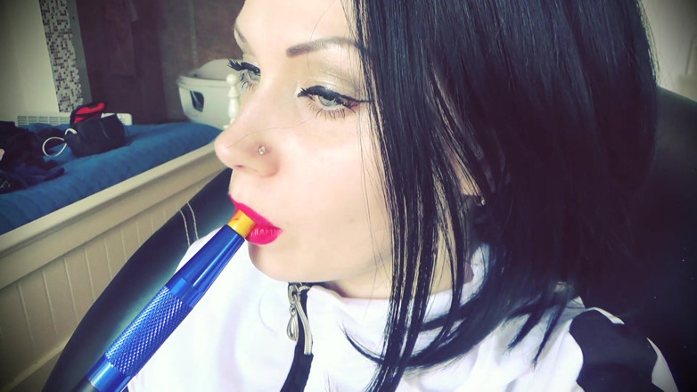 Goddess Misha Goldy: Trăgându-te jos sub vraja mea de fum