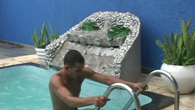 Shemale TS Collection: pool boy bare land ke saath kaamuk trॅni ko gand...