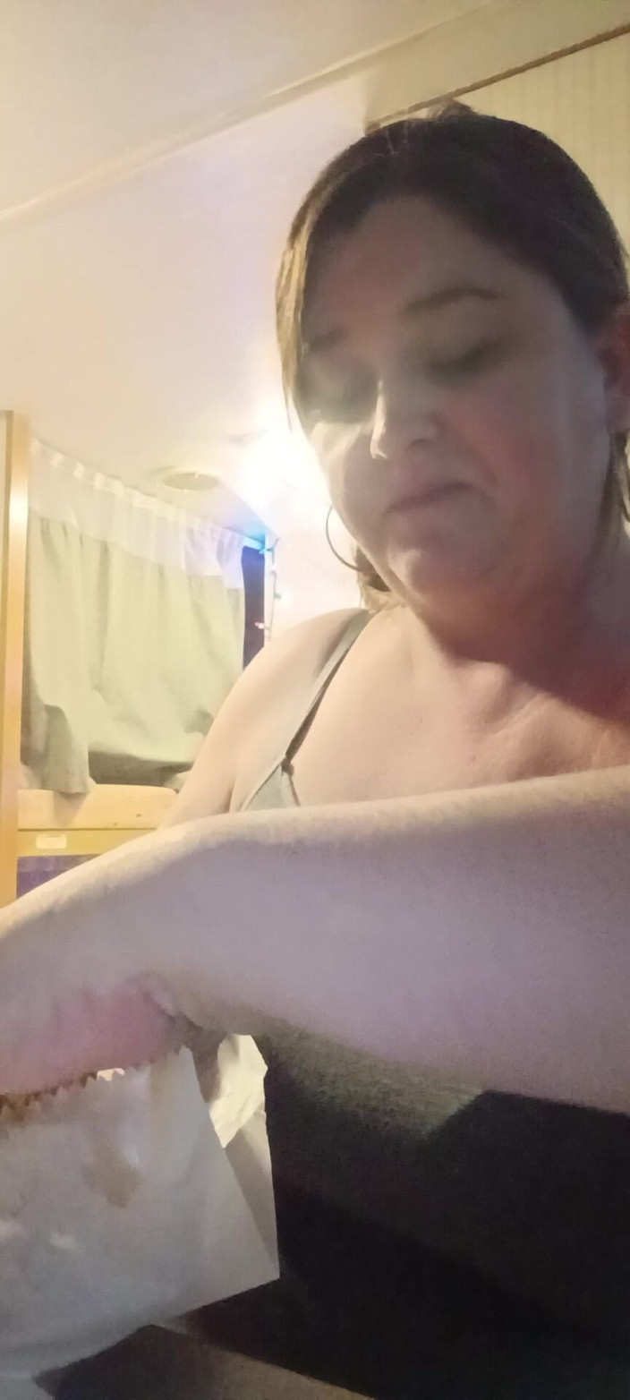 GoddessKristy00: Богиня їсть піцу