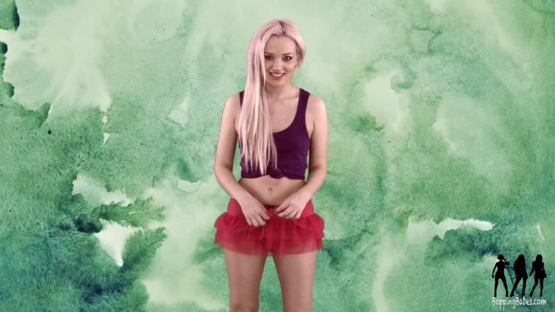 Bopping babes: Faye X - Clubbing Girl