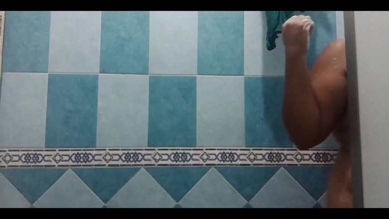 Karmicoxv: Karmica, Mexicaine pulpeuse enceinte sous la douche après être passée à la...