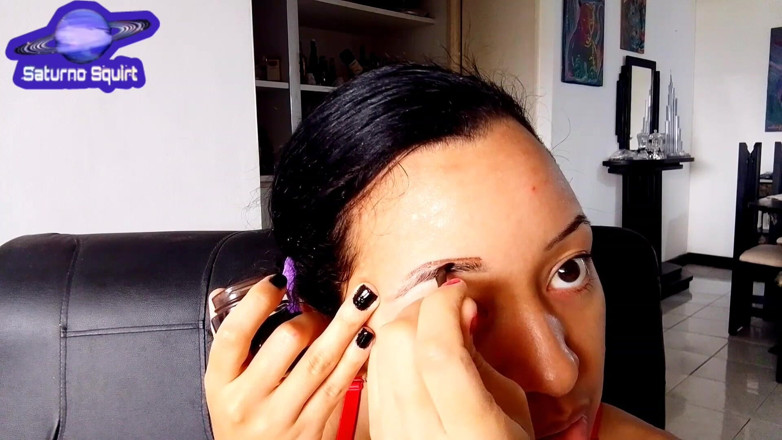 Saturno Squirt: Make-up-tutorial, Augenbrauen malen und endet mit intensiver-masturbation, lautes stöhnen