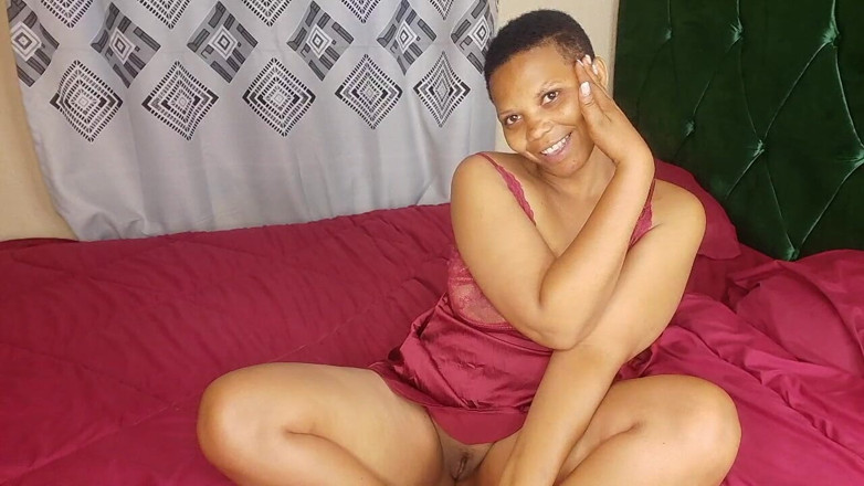 Jocci lena: Une Mauricienne à la grosse chatte remplie d’eau