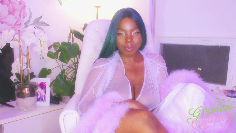 Goddess Marley: Fammi questo, comprami quello!