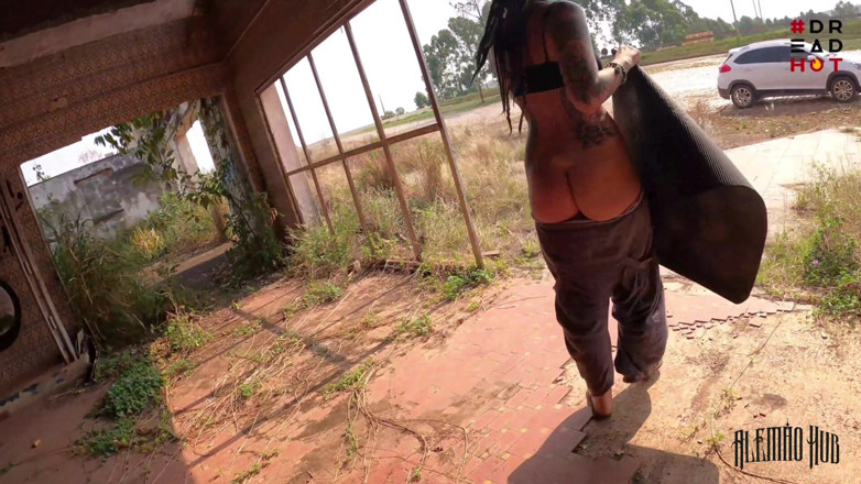 Alemao Hub: I Found an Abandoned Building on the Road and Took...