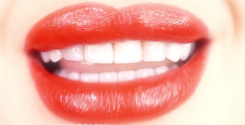 Goddess Misha Goldy: Chaque fois que vous voyez mes grosses lèvres rouges qui...
