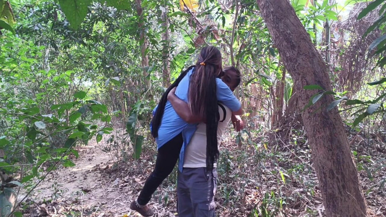 Sona bhabhi: Odia universitária fode duro com seu namorado na floresta, sexo...