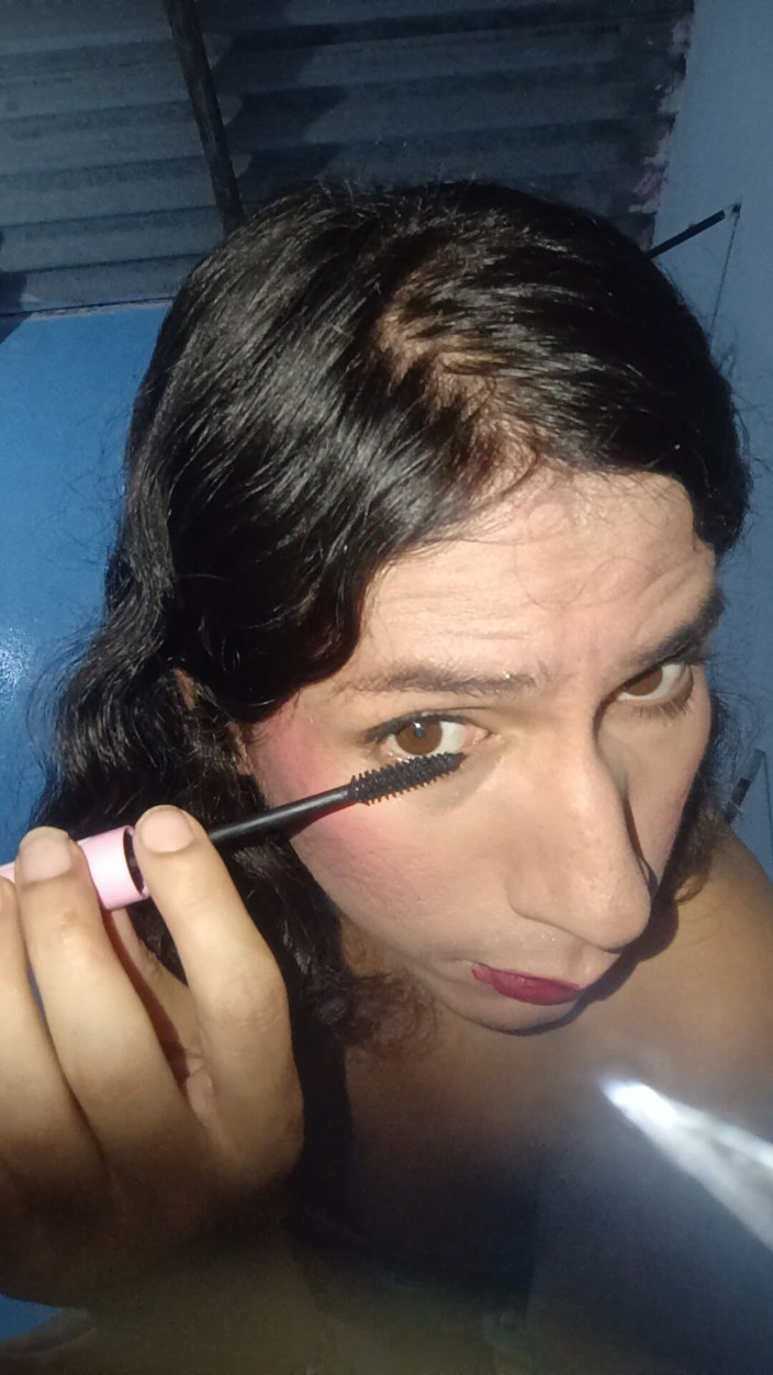 Femboy from Colombia: Tôi đang sơn căn phòng này