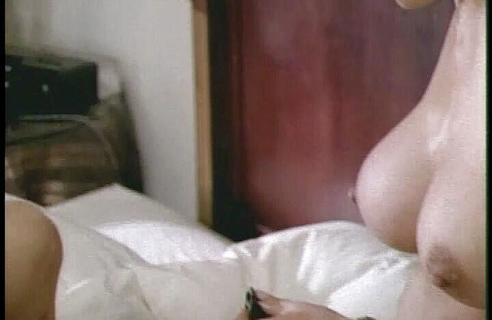 Perfect Porno: レズビアンファンタジー三人組を持つ英国の学生