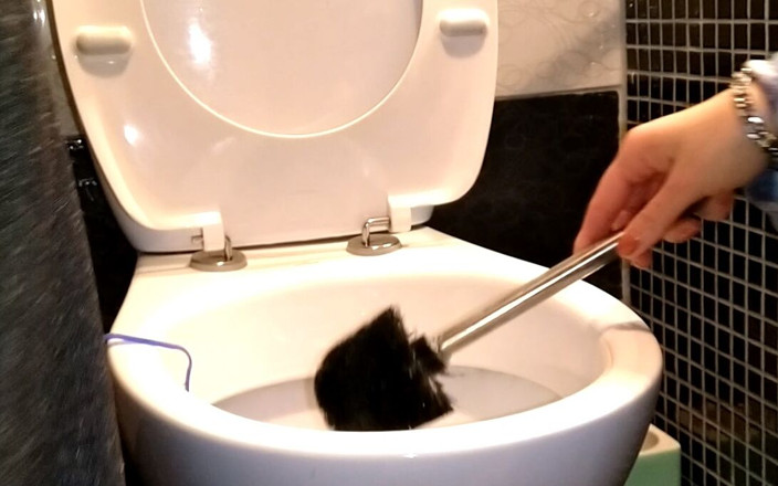 Toilet Mommy: Čištění záchodové mísy může být únavné