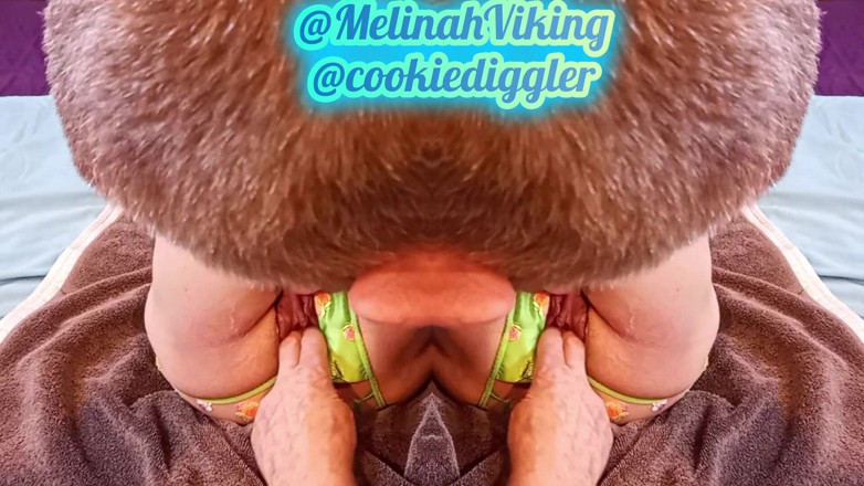 Melinah Viking: Alături
