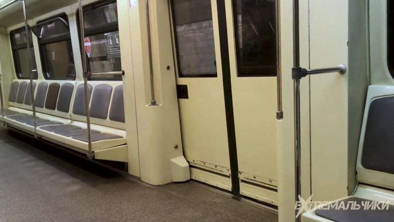 Extremalchiki: Punheta na hora do rush do metrô