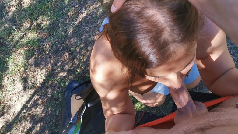 Montse Swinger: Blowjob Di Lapangan