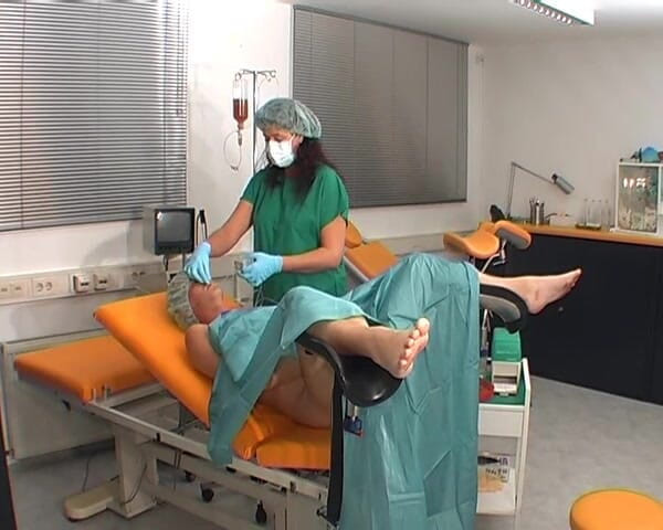 Rubber & Clinic Studio - 1ATOYS: Gyno sueños: llenelo de pipí caliente fresco