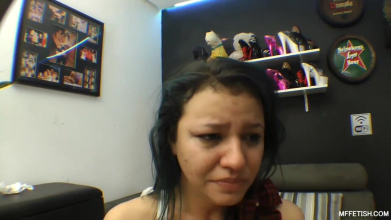 MF Fetish: Dominatrix Anelly krmí svého otroka