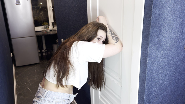 JessLux: Mein Stiefbruder Hat Die Toilette Geschlossen Und Ich Habe Gepinkelt