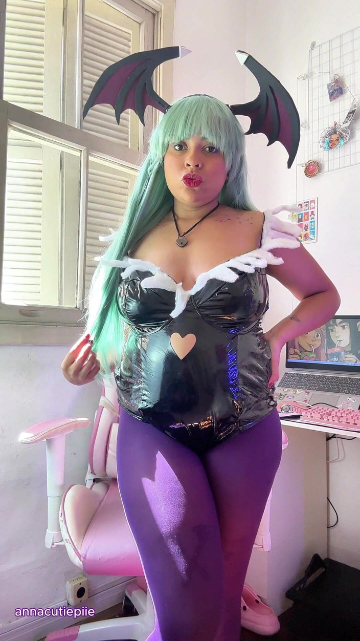 Anna Cutiepiie: Morrigan Halloween Cosplay - Fart Domination and Ass Worship