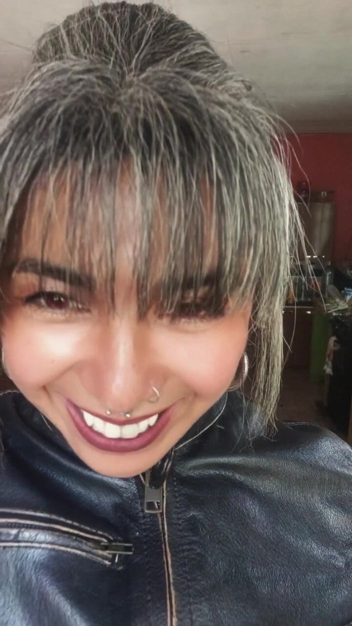 Casia Castro: Inspira încet, Instrucțiuni de fumat în piele.