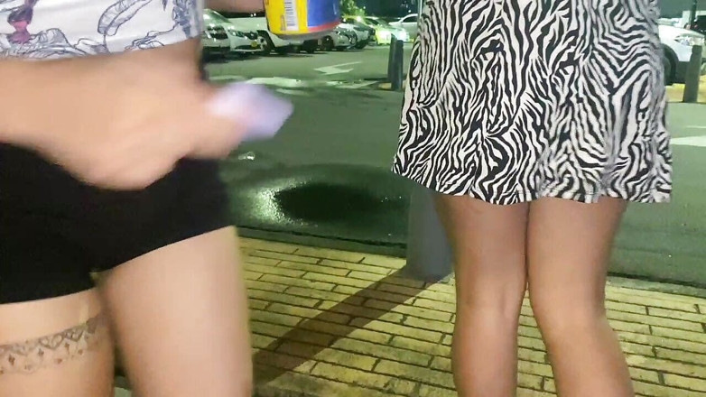 DAYANNA: 私はタクシーの中で私のガールフレンドと性交