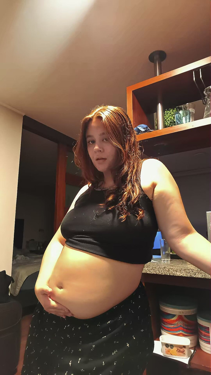 Nicole Passat: Nicole Passat a câștigat în greutate și îți arată pizda ei cărnoasă și corpul...