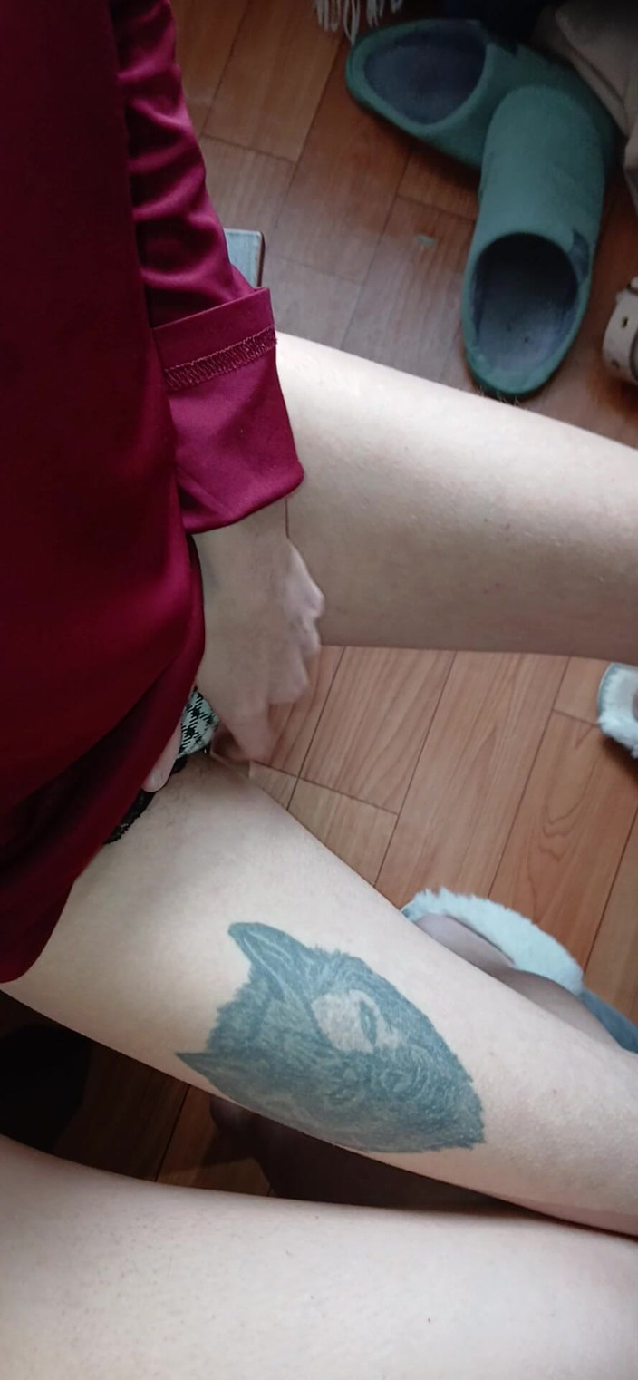 Lesbian-illusion: Ми з однокласником ризиковано мастурбуємо під столом у класі