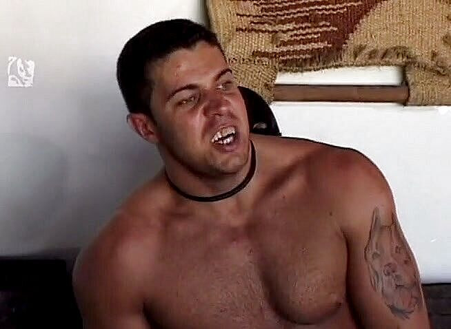 Bareback TV: Un beau mec gay se fait baiser par son maître