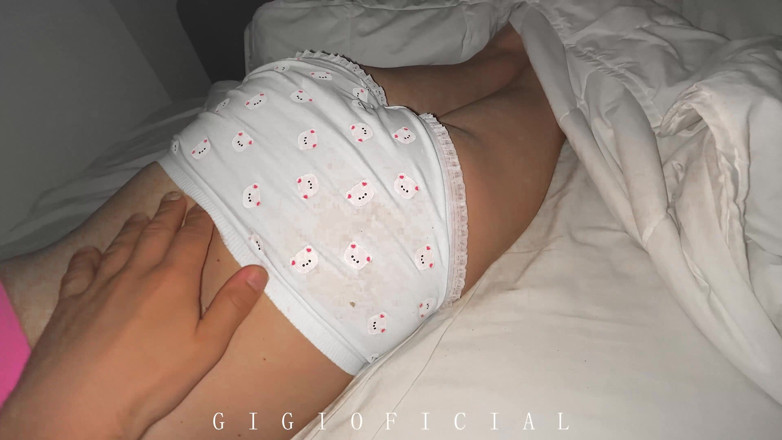Gigi oficial: 겸둥이 십대 18 Y.o. 테디 바지를 입은 소녀