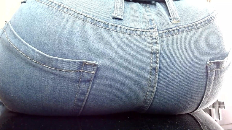 Maeling: Pequeño vecino pisoteado en jeans de mezclilla y culo sofocado...