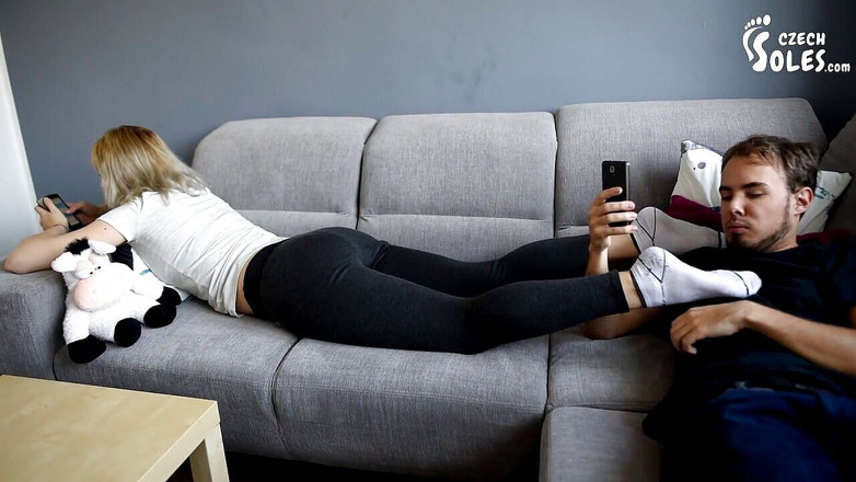 Czech Soles - foot fetish content: Uma chance de cheirar suas meias