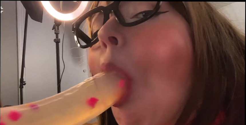 Hunnybrat: Velma suce une bite fantôme