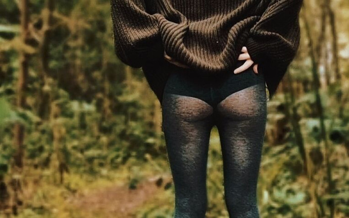 KINKY KIWI: You Find Me in the Woods