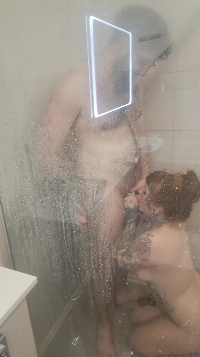 Yourfavecumslut: Chuveiro sexo contra o grande painel de vidro fumegante