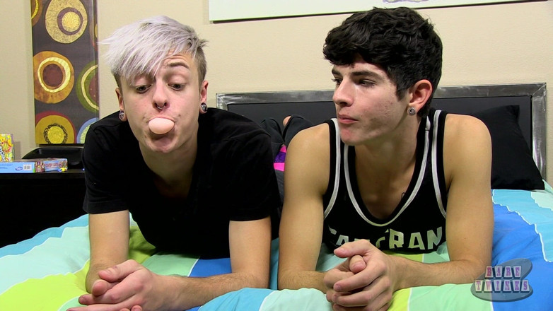Bare Twinks: Zonder condoom jongens