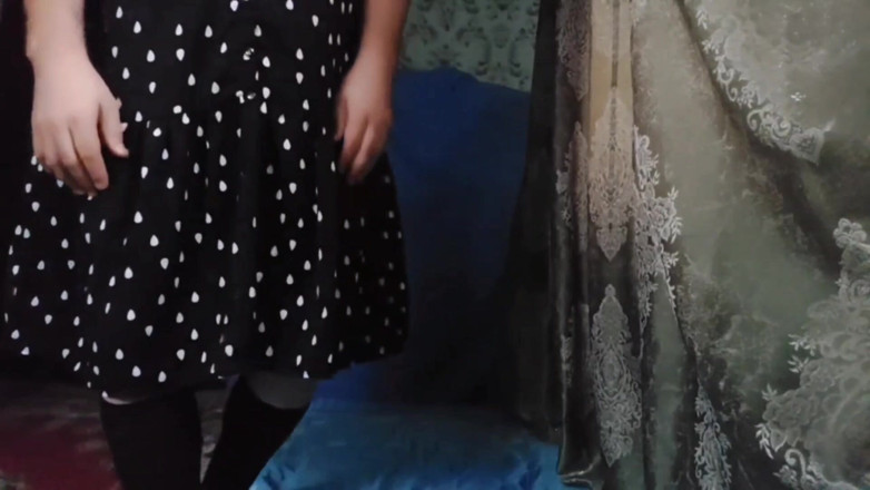 Kitty_Cross: Ohromující crossdresser dává nezbedné pohledy při škádlení