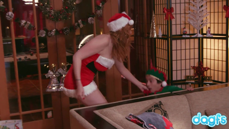 Dagfs: DAGFS - la signora Claus Lauren Phillips insegna una lezione all'elfo...